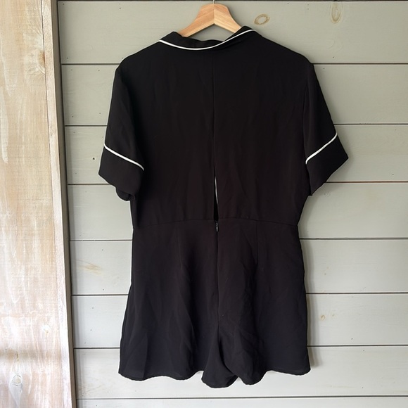 Lush Button-Front Romper – Size Large (Black, Perfect Condition) - Picture 4 of 8